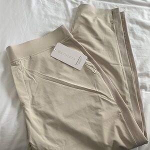 Lightweight Ankle Pant